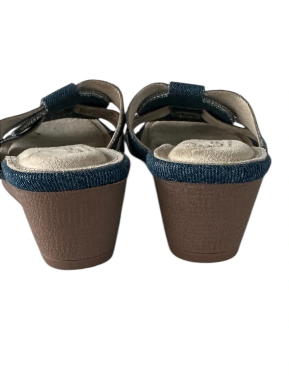 Cliffs by WHITE MOUNTAIN Denim Wedge Slide Sandals in Blue